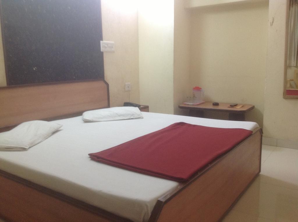 Hotel Kamal Kunj ชัยปุระ ภายนอก รูปภาพ